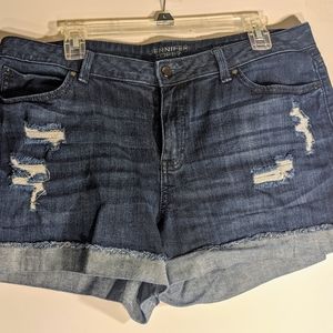 Jennifer Lopez mid rise Jean short